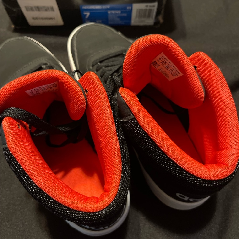 Adidas Kicks - Picture 3 of 3